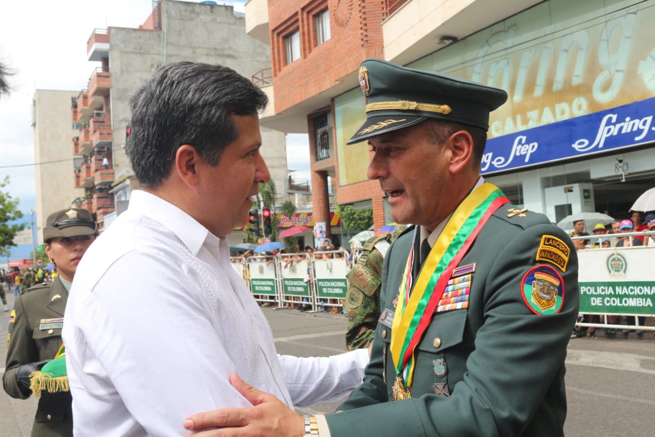 Alcalde de Neiva junto a al comandante de la Novena Brigada.